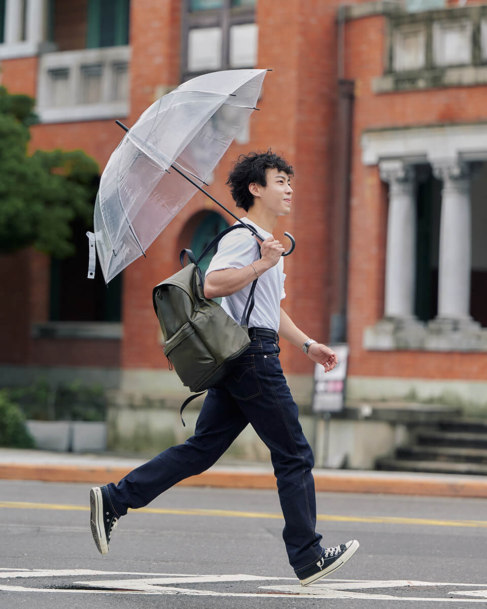 輕量防水後背包